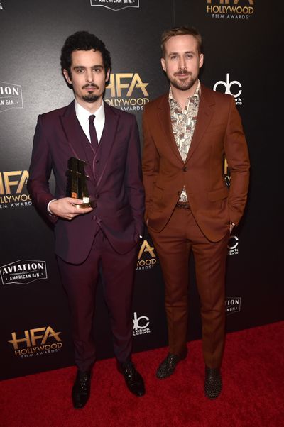 Ryan Gosling cũng là người trao giải thưởng đạo diễn xuất sắc cho Damien Chazelle. Ảnh: Style Nine