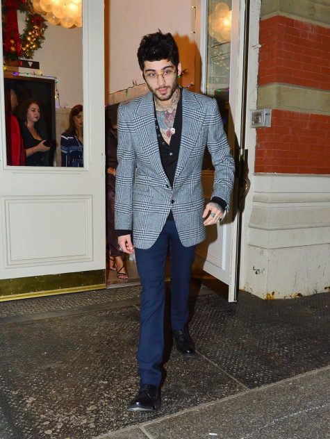 Zayn Malik khép lại top thời trang sao nam tuần này với phong cách "sleazy-chic". Ảnh; Vogue