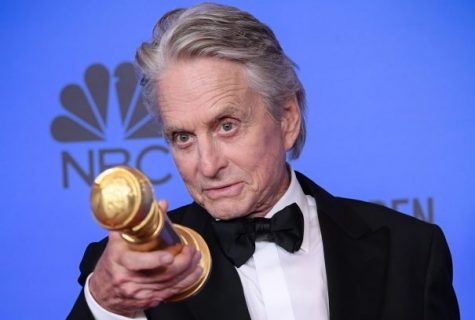 qua cau vang MICHAEL DOUGLAS elle man 22