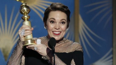 qua cau vang olivia colman elle man 8