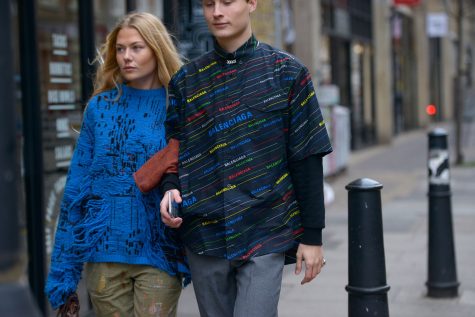 Balenciaga cũng góp mặt ở tuần lễ thời trang London cho nam 2019 với áo sơ mi sặc sỡ. Ảnh: Vogue