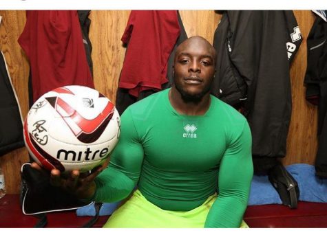 Quái vật thể hình Adebayo Akinfenwa: Gã Hulk của bóng đá