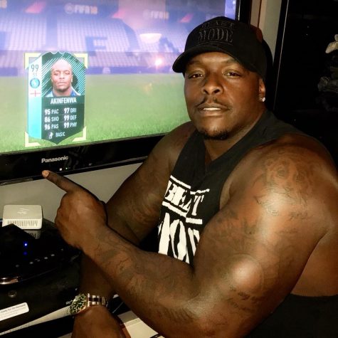 Quái vật thể hình Adebayo Akinfenwa: Gã Hulk của bóng đá