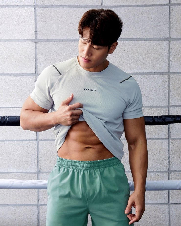 đàn ông quyến rũ kim jong kook