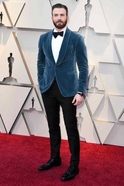 Chris Evans gây ấn tượng với phong thái lịch lãm và sang trọng. Ảnh: Vogue