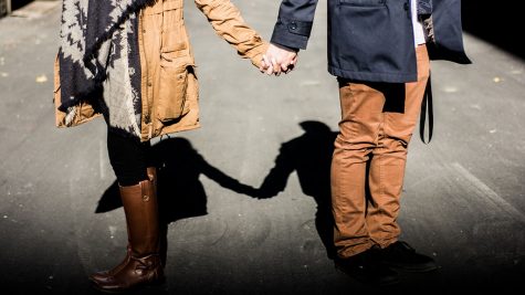 7 cách nắm tay tiết lộ đôi điều về tình yêu đôi lứa giữa bạn và nàng