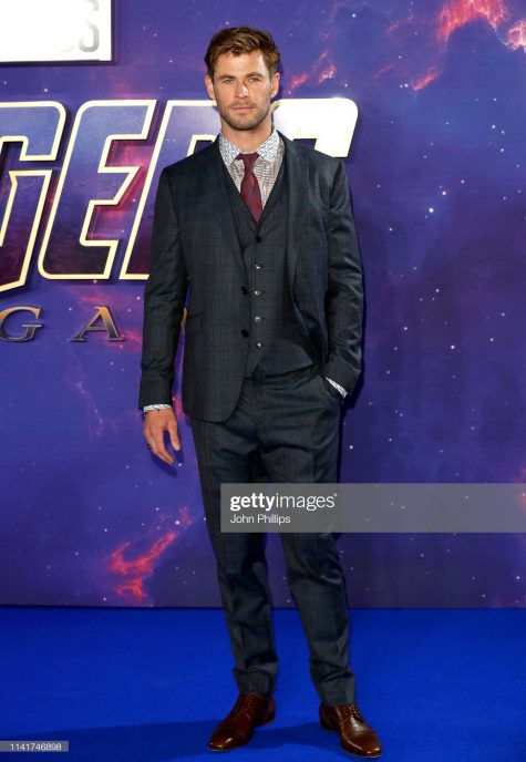  Chris Hemsworth diện suit bảnh bao nhưng vẫn phá cách. Ảnh: Getty Images