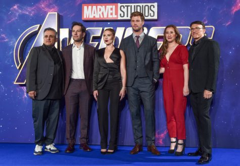 Trinh Tran (jumpsuit đỏ) trong một buổi quảng bá Avengers: Endgame ảnh: Eamonn McCormack