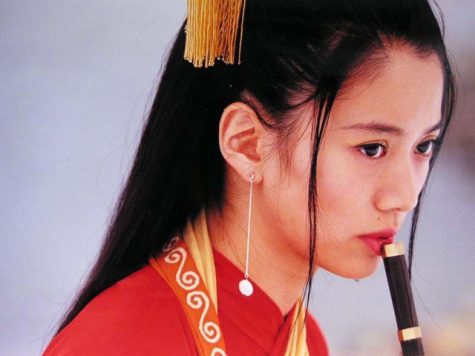 mỹ nhân Hong Kong-Viên Vịnh Nghi thổi sáo