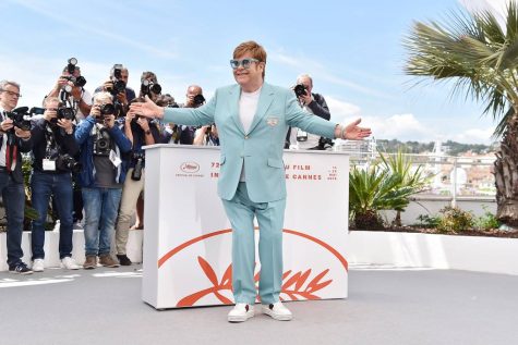 thời trang thảm đỏ - elton john mặc suit gucci đến cannes 2019