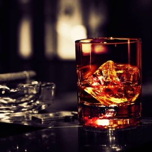3 sai lầm thường thấy trong cách uống rượu Whisky 3 sai lầm thường thấy trong cách uống rượu Whisky