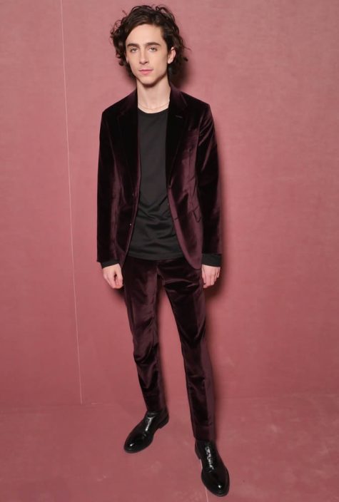 diễn viên Timothée Chalamet mặc suit nhung