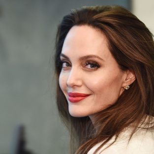 Angelina Jolie – Thông minh, dũng cảm và không sợ hãi