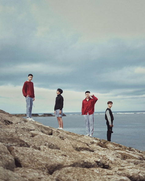 thoi trang du lich bien cung nhom bạn