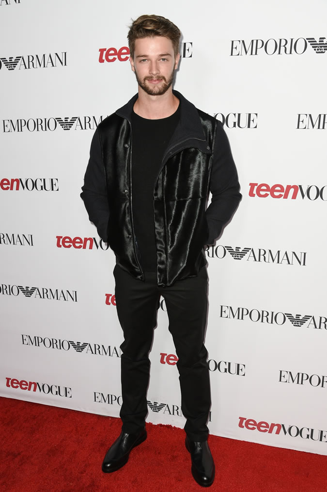 diễn viên Patrick Schwarzenegger mặc all black