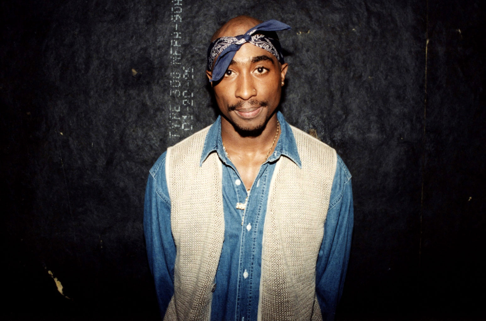 rapper-tupac-elle-man-viet-nam-5