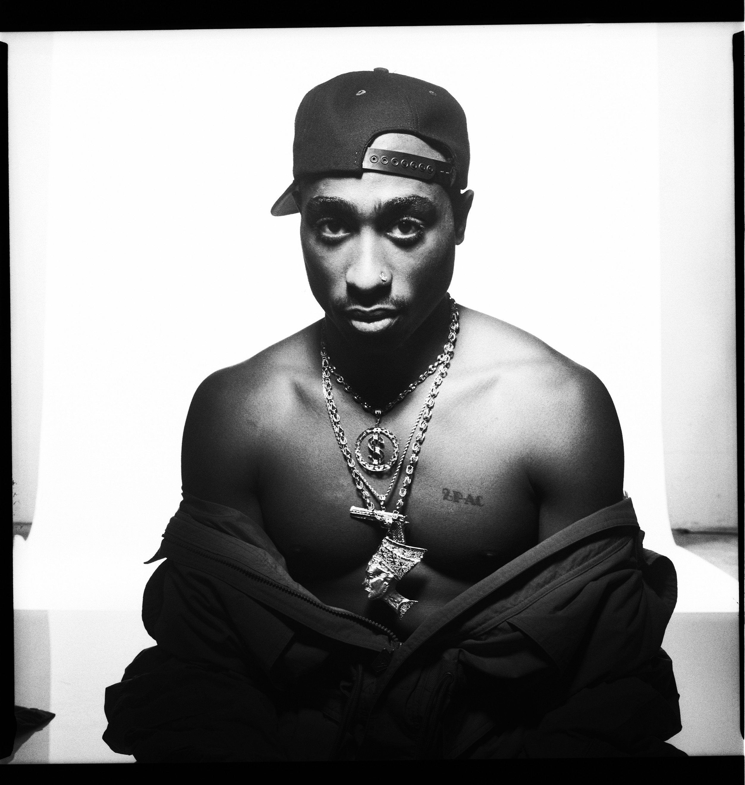 rapper-tupac-elle-man-viet-nam-6