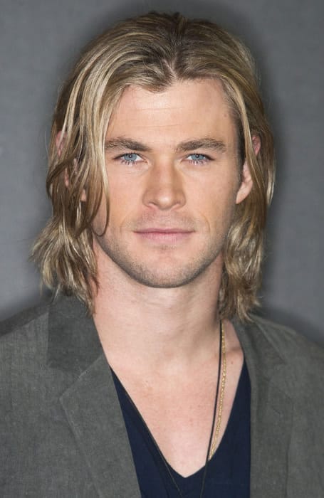 kiểu tóc nam dài của diễn viên chris hemsworth