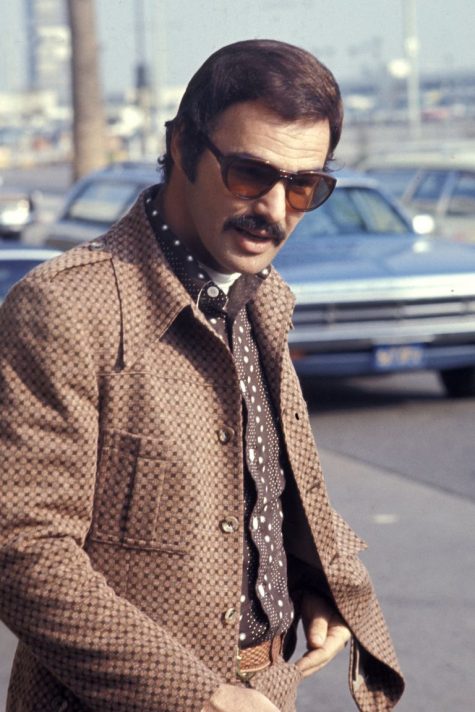 phong cách thời trang sân bay của Burt Reynolds 1972
