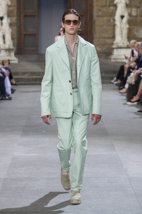 bài học phong cách thời trang tại Pitti Uomo ss20 suit màu pastel