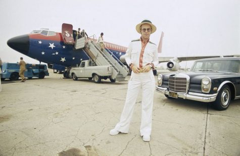 phong cách thời trang sân bay của Elton John 1974