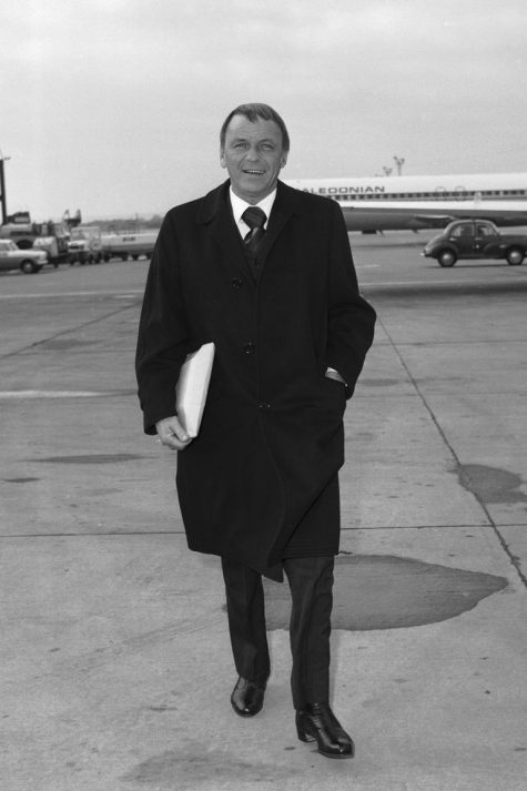 phong cách thời trang sân bay của Frank Sinatra 1970