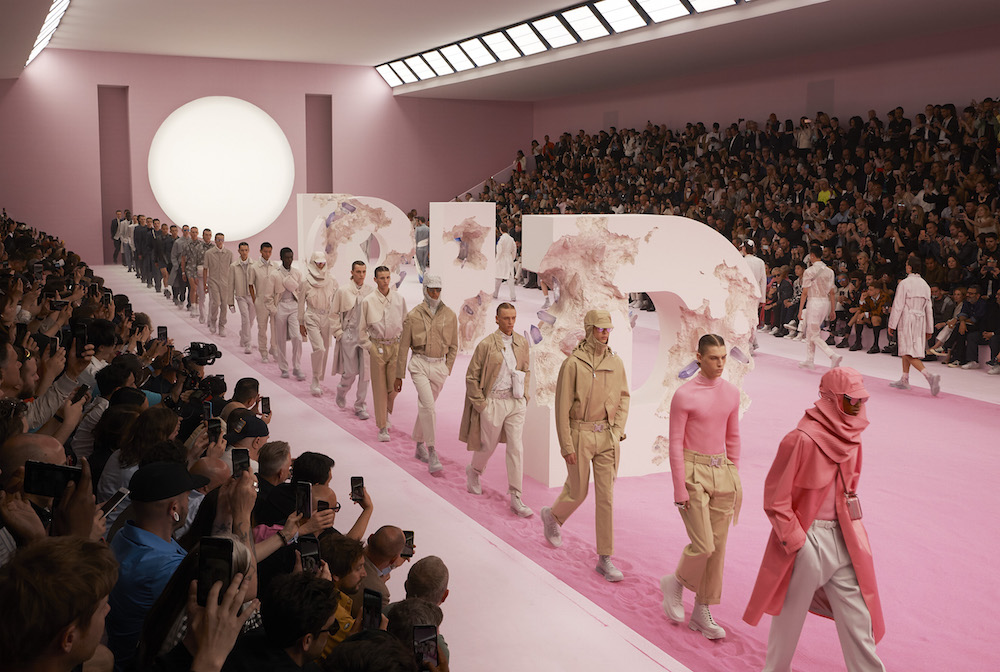 Sàn diễn Bộ sưu tập Dior Men Hè 2020 elle man