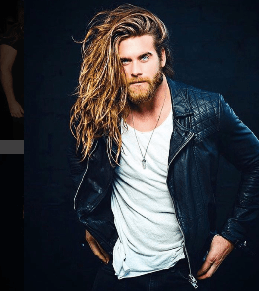 Mái tóc dài của Brock O'Hurn