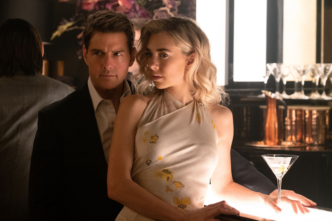 nữ diễn viên Vanessa Kirby cùng tom cruise