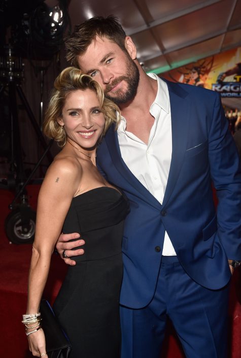 Chris Hemsworth bên cạnh vợ Elsa Pataky