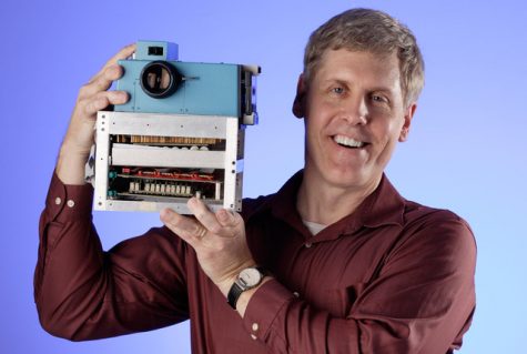 Steven Sasson, cha đẻ của máy ảnh kĩ thuật số logo thương hiệu kodak