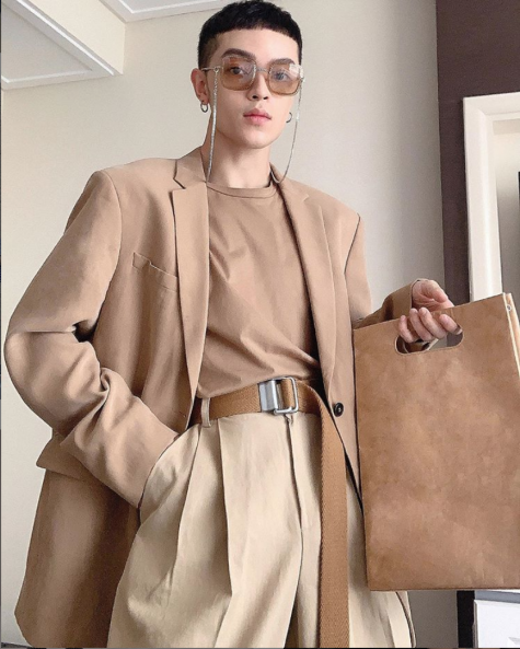 phối đồ gam màu beige áo thun blazer