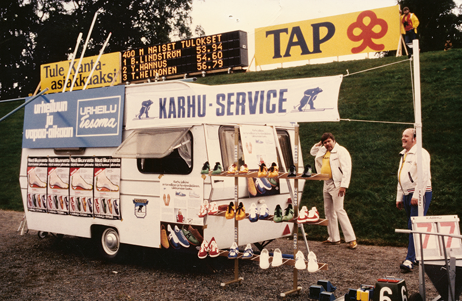 bày-bán-giày-thể-thao-karhu