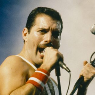 Freddie Mercury - Một cuộc đời kì vĩ nhưng cô đơn