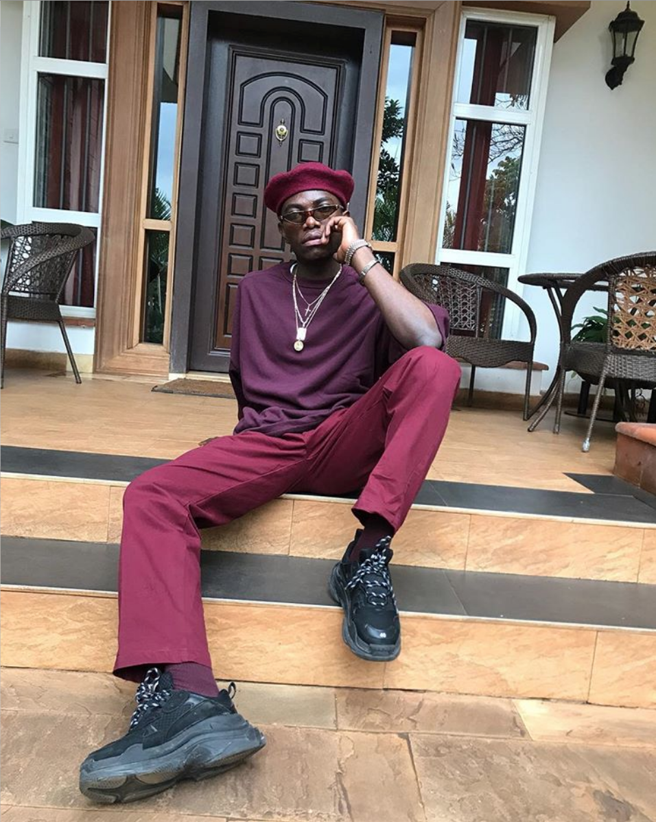 phong cách monochrome fashionisto mặc đồ mono màu đỏ