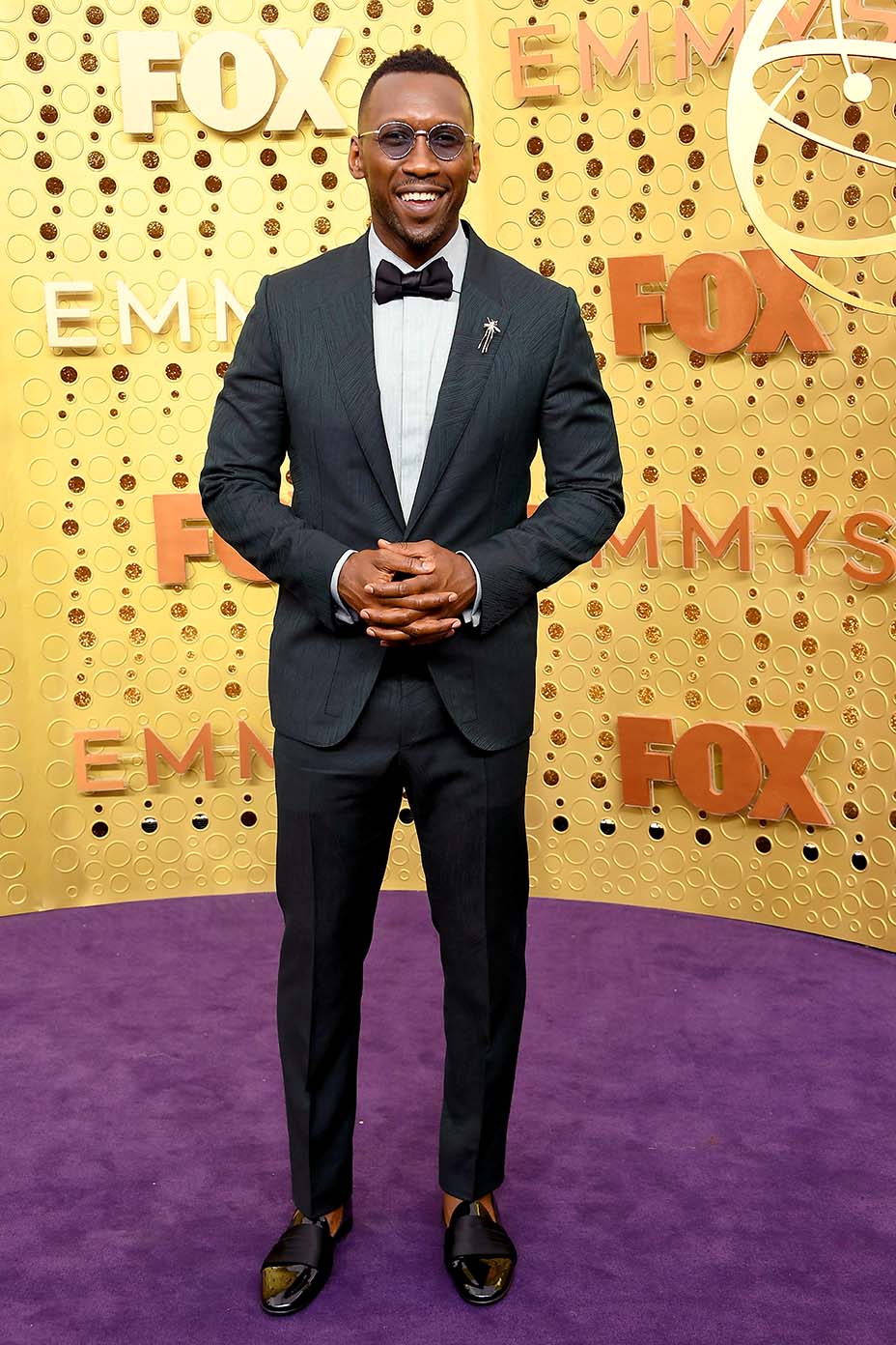 Mahershala Ali trong trang phục của Alessandro Sartori tại lễ trao giải Emmy 2019