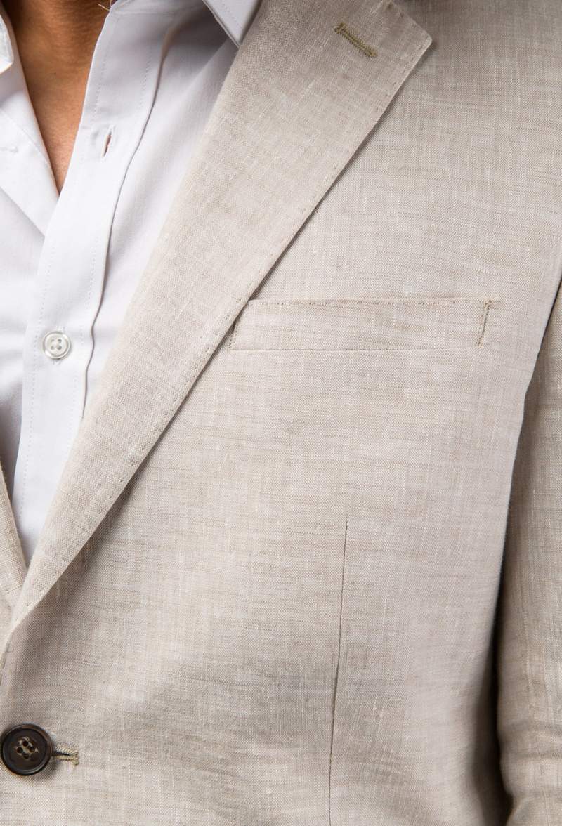 [Image: suit-nam-linen-elle-man-1.jpg]