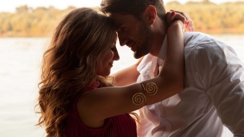 Bói vui cung hoàng đạo: 6 cặp cung trái dấu vẫn hút nhau như thường