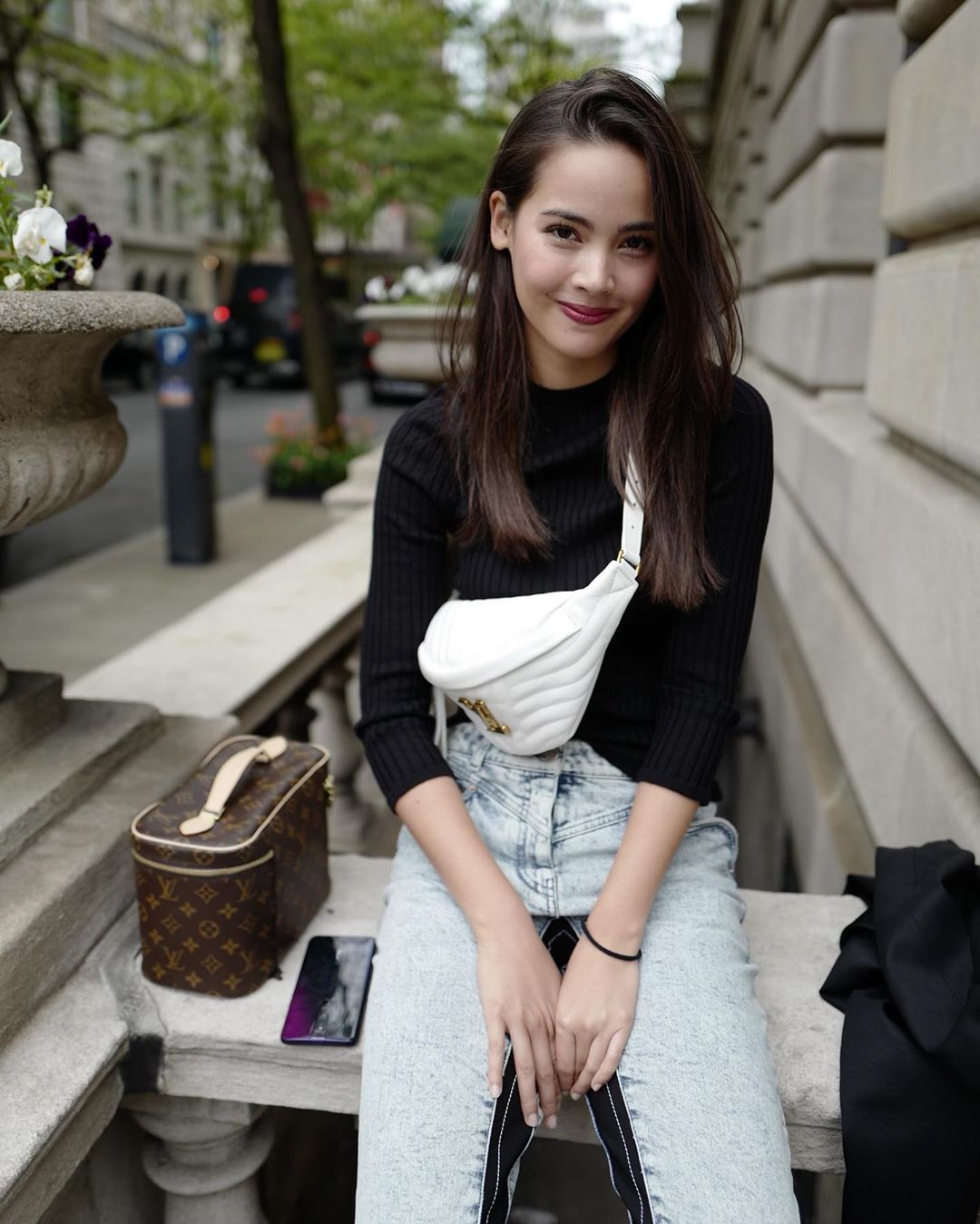 diễn viên thái - yaya với phong cách streetstyle