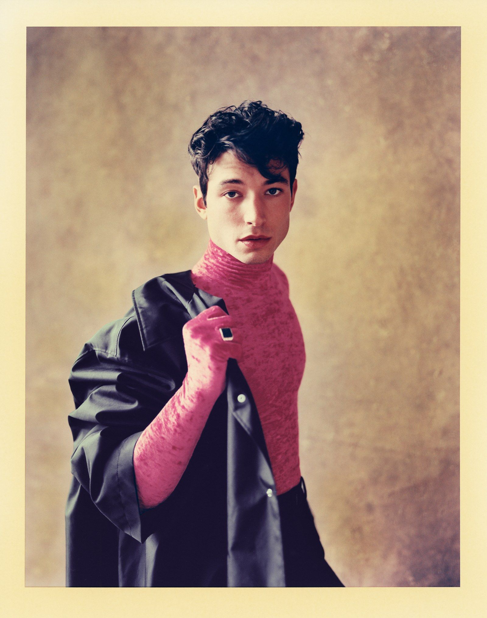 nam diễn viên Ezra Miller