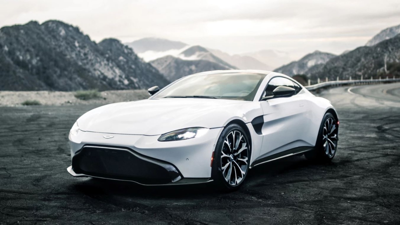 Xe Aston Martin Vantage, siêu phẩm tiếp theo của Bond? | ELLE Man Việt Nam