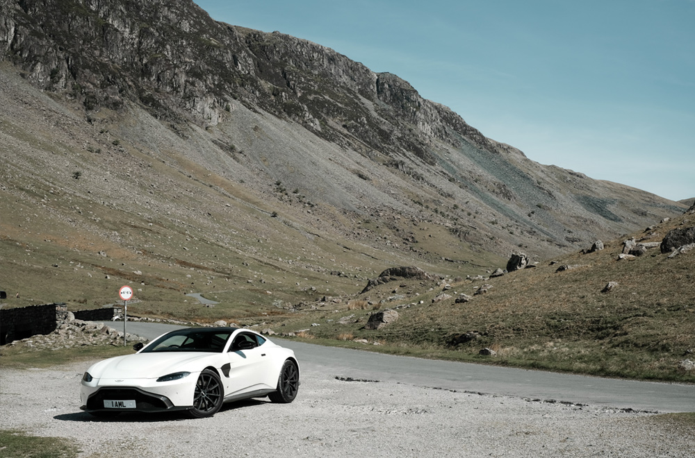 Chiếc xe Aston Martin vantage