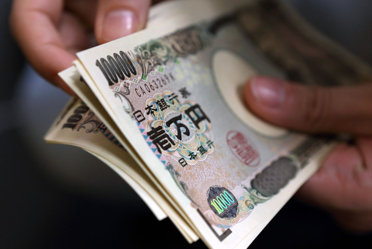 japan cash-speak japanese-elle man-10-19