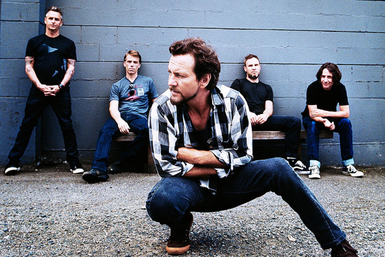 pearl-jam-so-mi-flannel-elleman-Loudwire.jpg