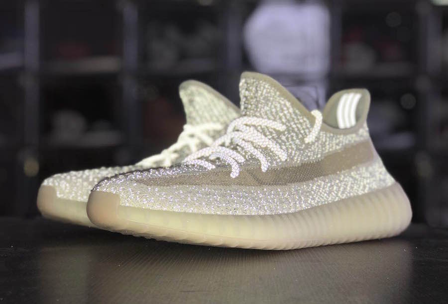 Đôi giày thể thao adidas yeezy boost 350 v2 lundmark reflective