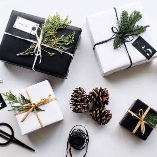 Gợi ý chọn quà Giáng Sinh 2019 tặng người thân và bạn bè