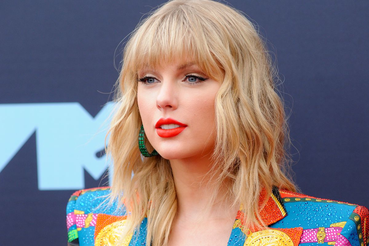 taylor swift-nu nhan ma-elle man-1119-celebrities insider