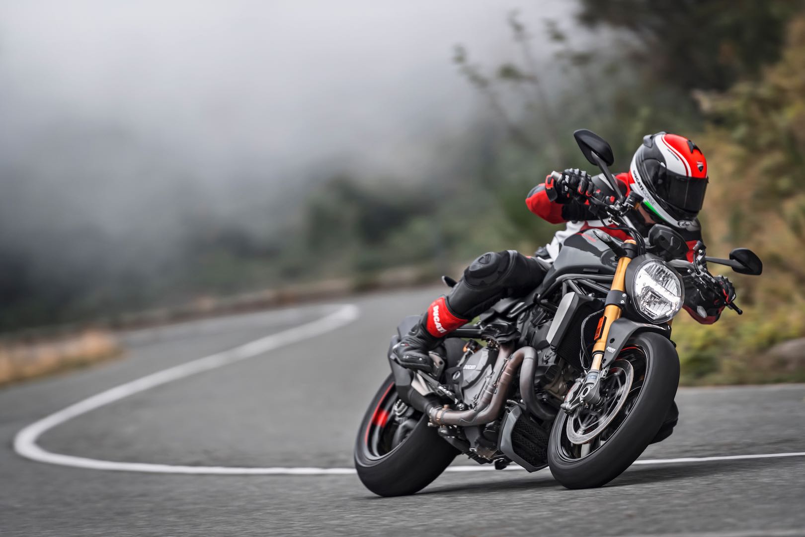logo-thuong-hieu-ducati-elle-man-16