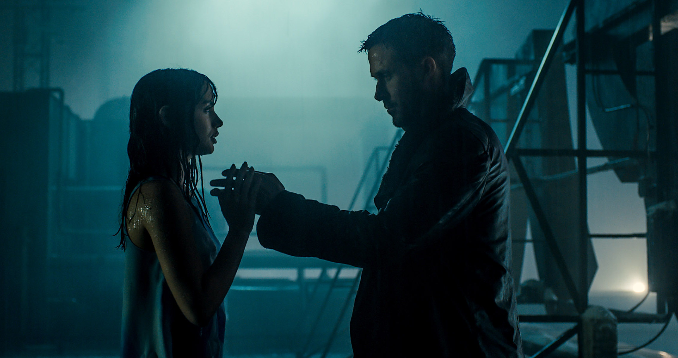 phim blade runner 2049 elle man 10 Review phim Blade Runner 2049: Điều gì khiến con người thực sự là con người? | ELLE Man Việt Nam