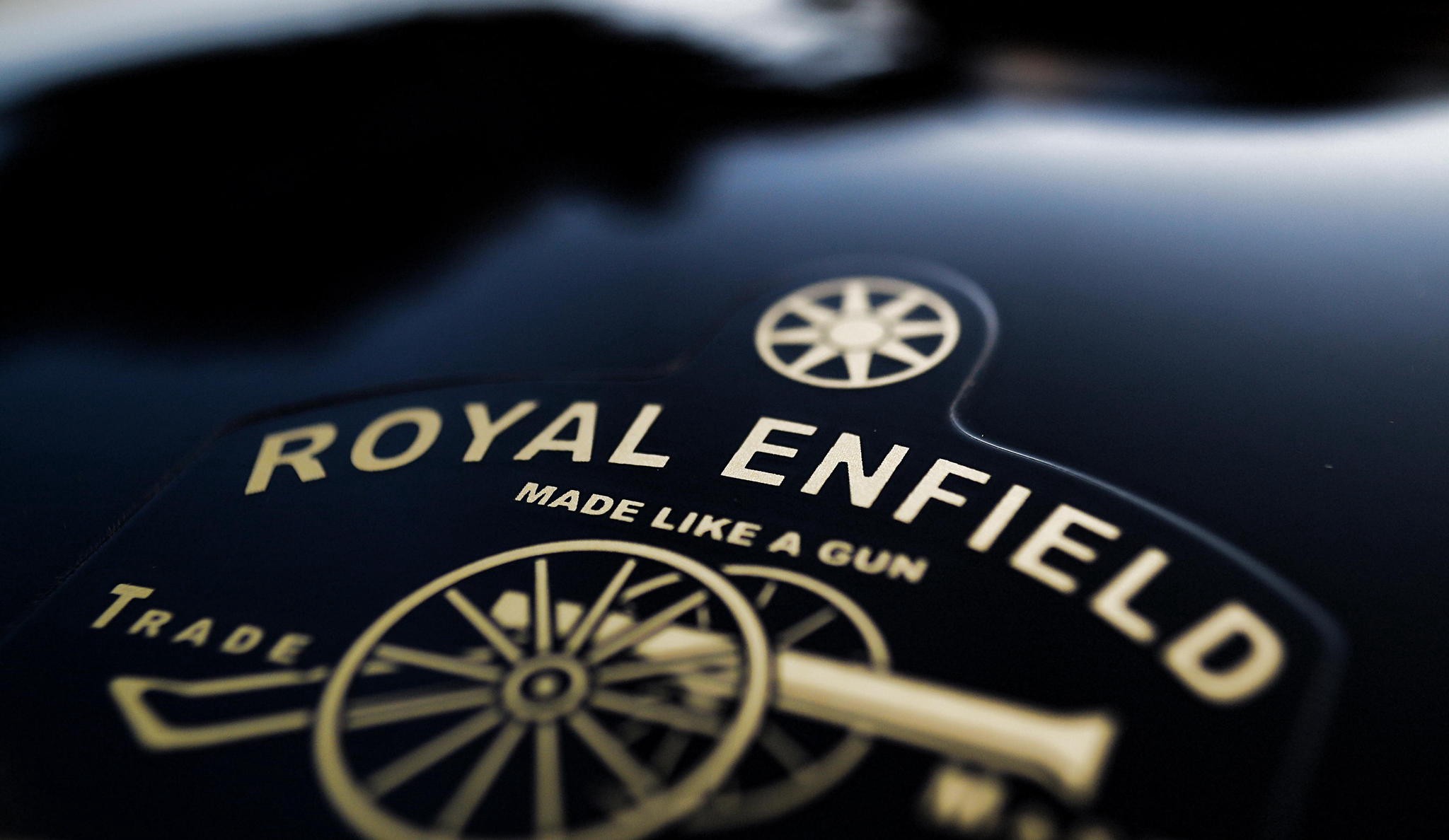 royal-enfield-logo-elle-man-f
